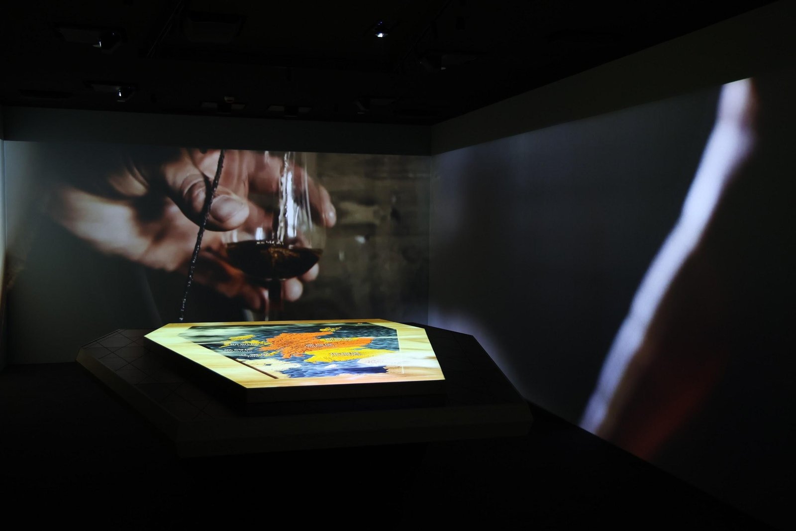 Yuntuo interactive table